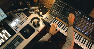 Corso di produzione musicale moderna: guida pratica per scegliere